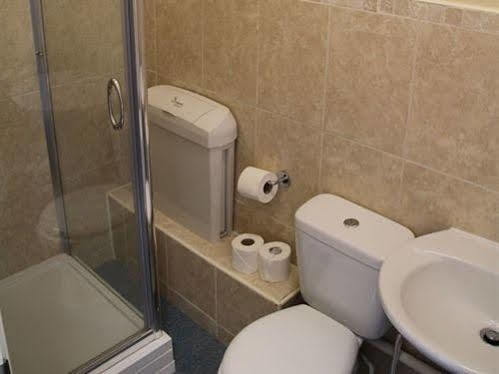 Alton Castle Centre Hostel ภายนอก รูปภาพ