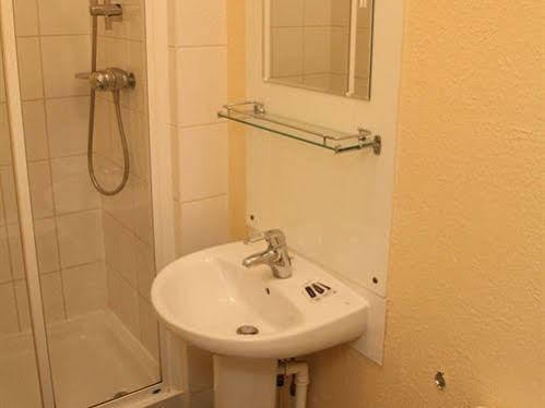 Alton Castle Centre Hostel ภายนอก รูปภาพ